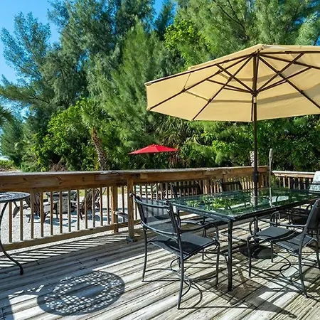 You Can'T Get Closer To The Beach Than This Beachy 3 Bedroom Condo